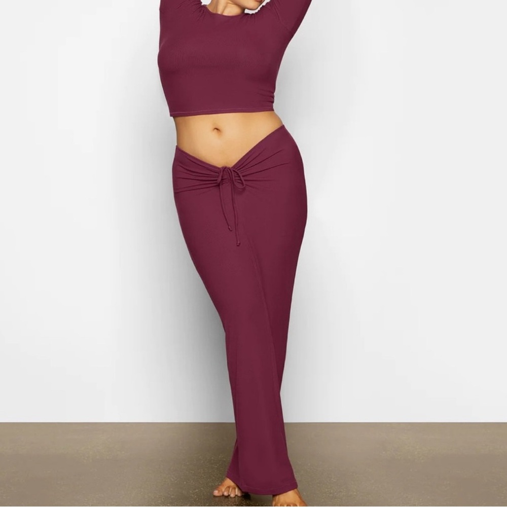 Skims RARE soft lounge ruched long skirt
Color wine